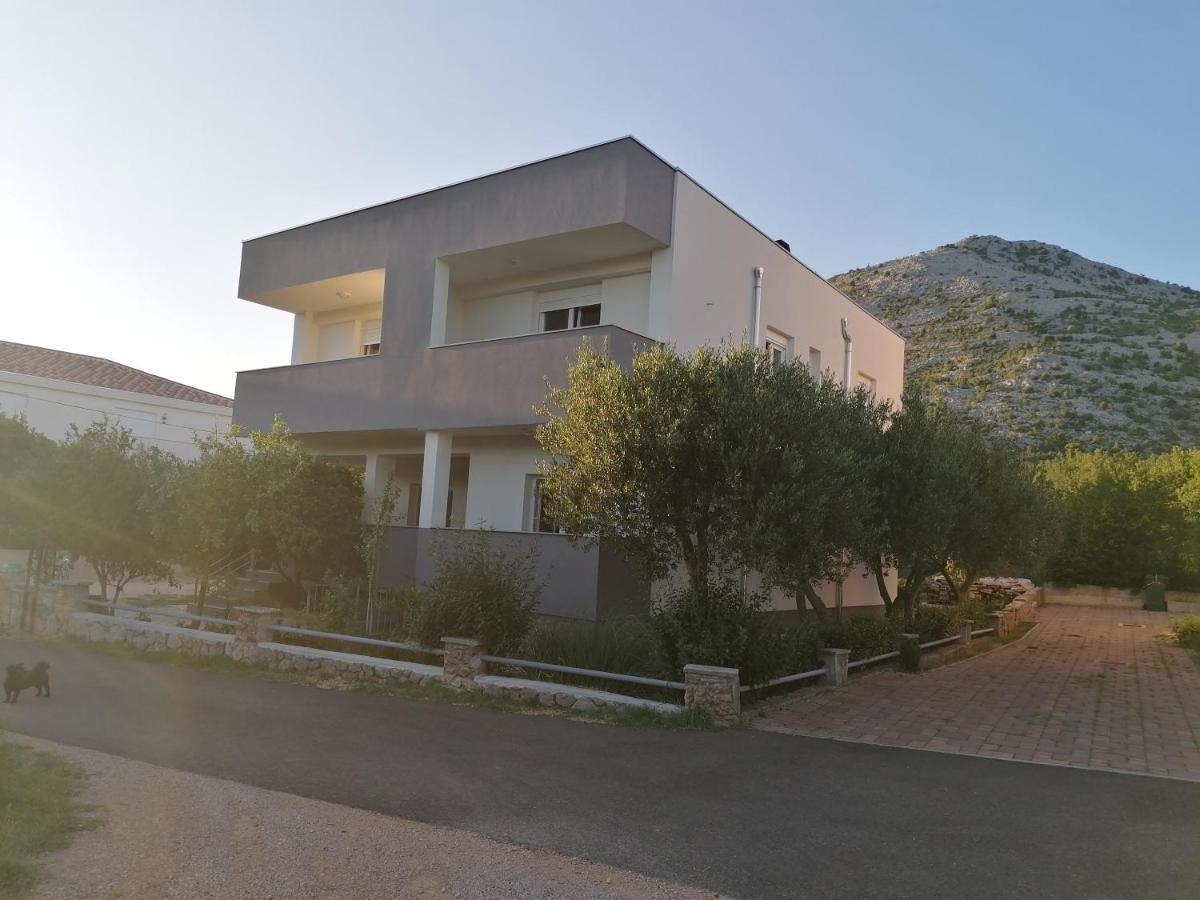 Apartments Lota Starigrad Paklenica Ngoại thất bức ảnh