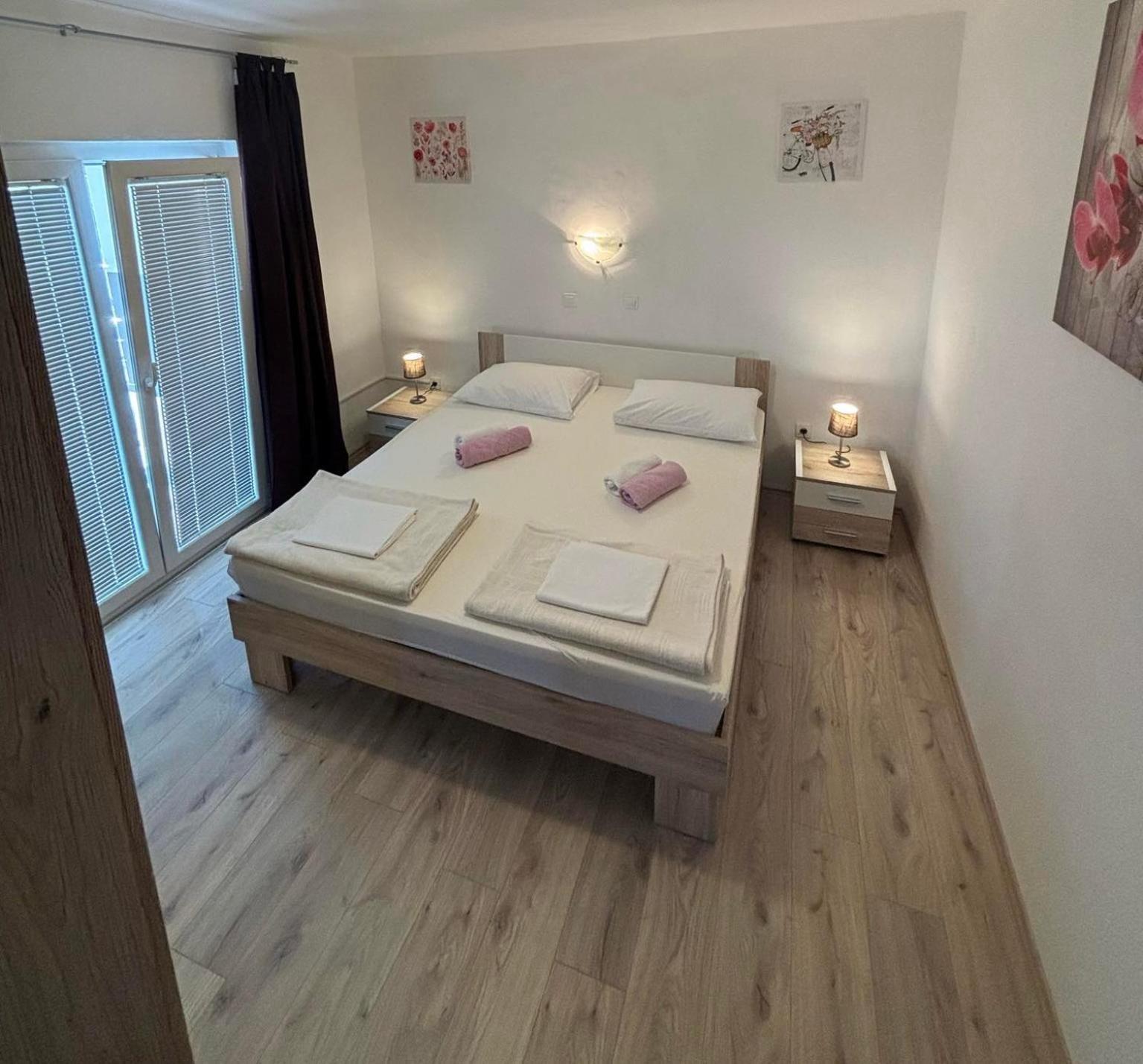 Apartments Lota Starigrad Paklenica Ngoại thất bức ảnh